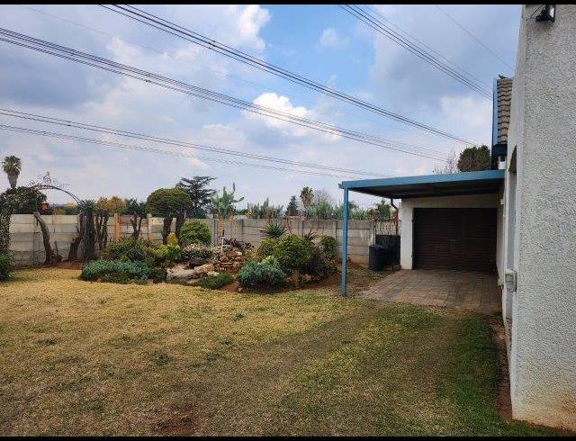 4 BEDROOM HOUSE FOR SALE IN VAN RIEBEECK PARK